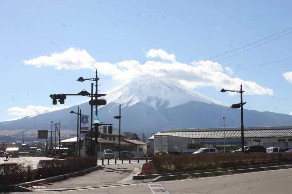 Business Hotel Fujimi Фудзиёсида Экстерьер фото