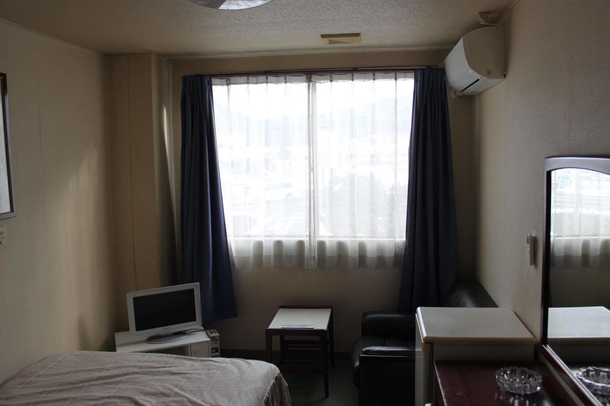 Business Hotel Fujimi Фудзиёсида Экстерьер фото