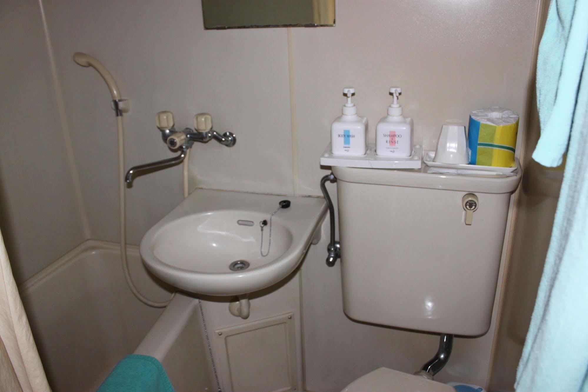 Business Hotel Fujimi Фудзиёсида Экстерьер фото