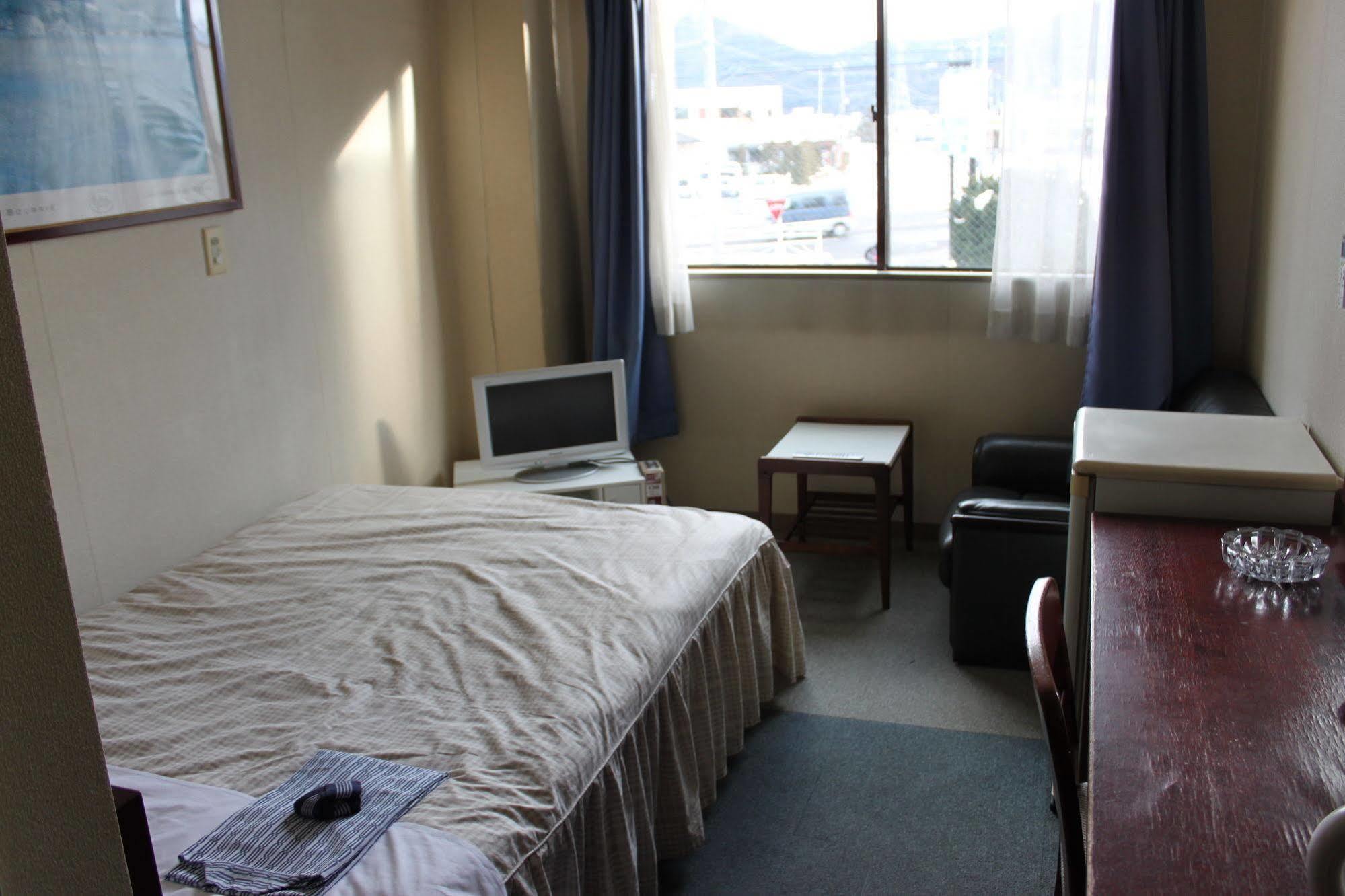 Business Hotel Fujimi Фудзиёсида Экстерьер фото